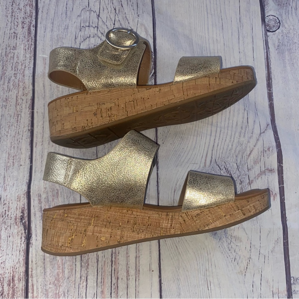 EuroSoft Finnly Womens Gold Metallic Leather Wedge Sandal Size 7.5 Sofft - Picture 6 of 10